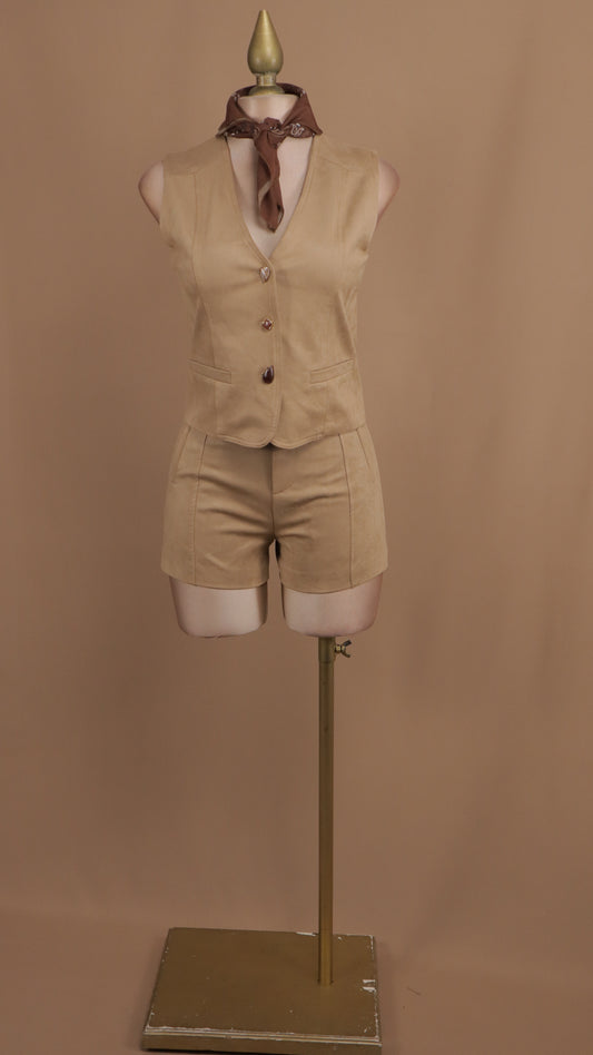 Conjunto de de short con chaleco de gamuza