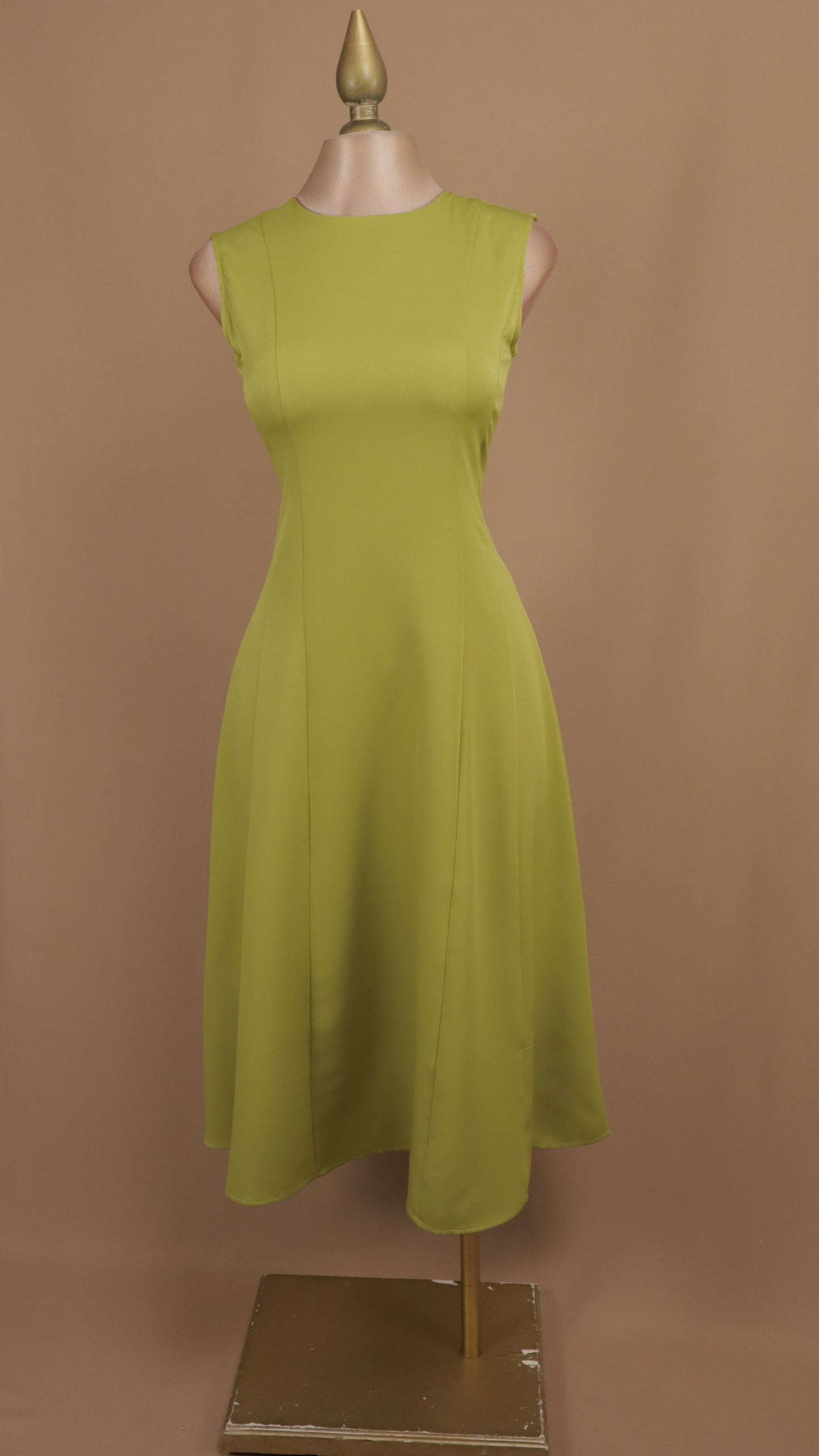 Vestido midi escote resacado