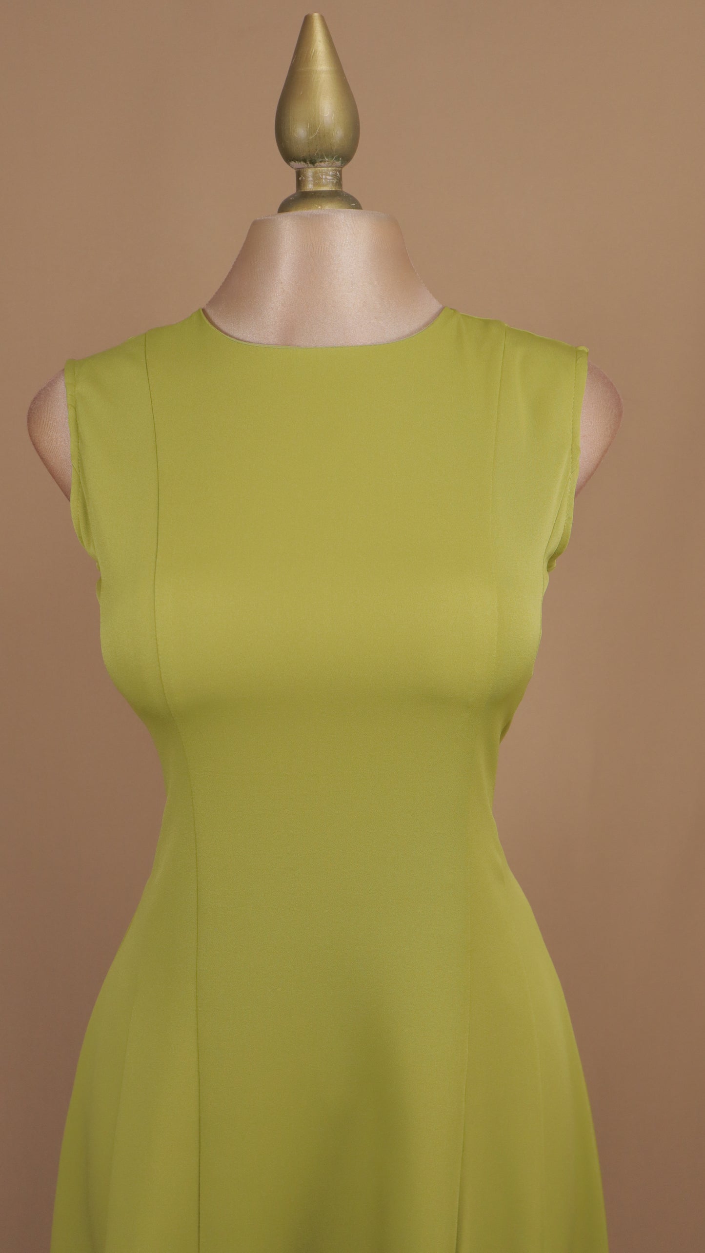 Vestido midi escote resacado