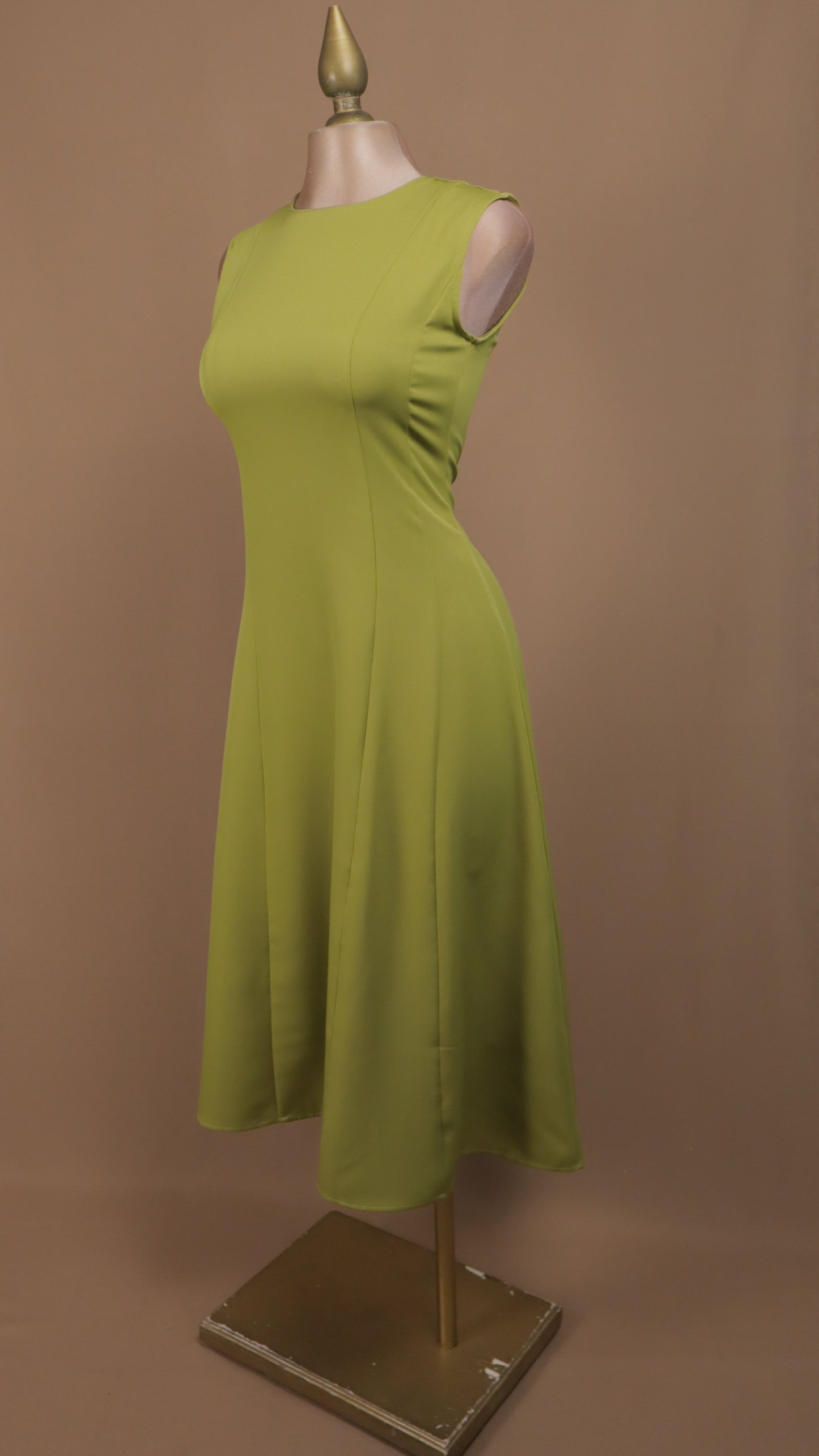 Vestido midi escote resacado