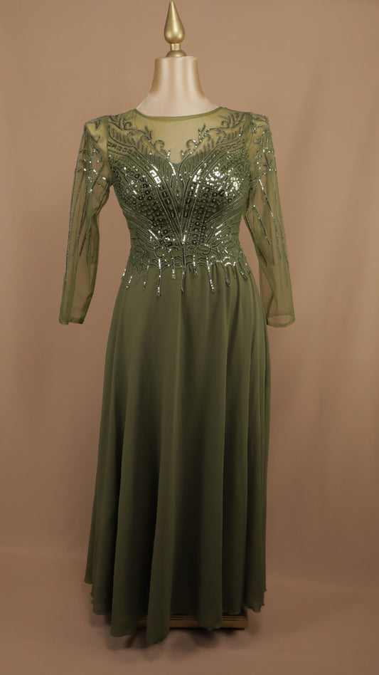 Vestido largo plus size con aplicación y manga