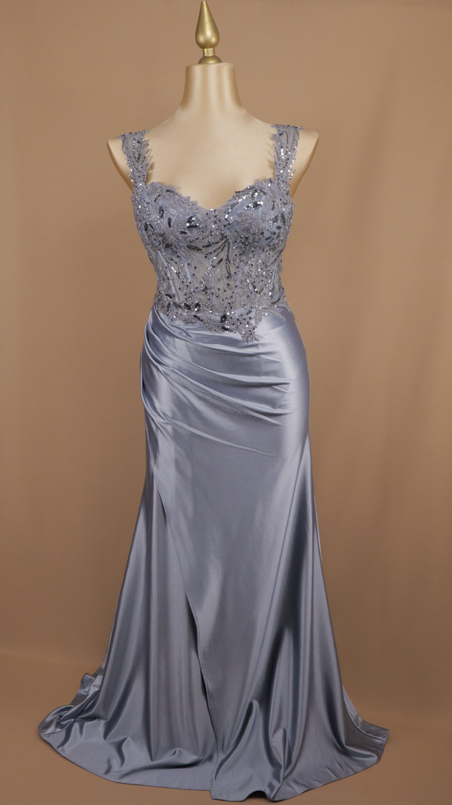 Vestido largo plus size con aplicación y corset