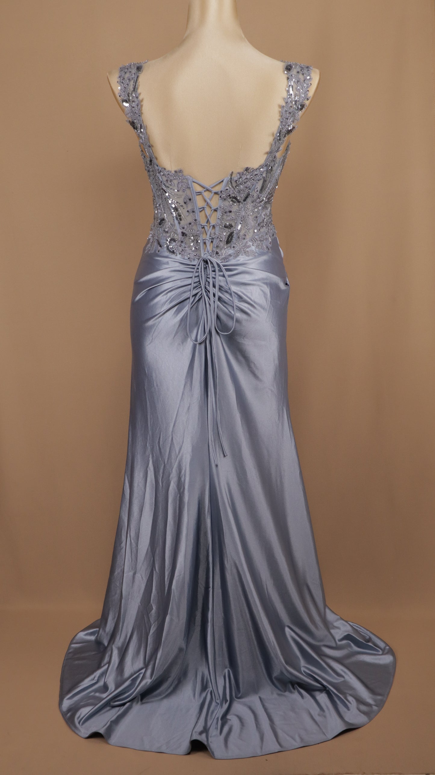 Vestido largo plus size con aplicación y corset