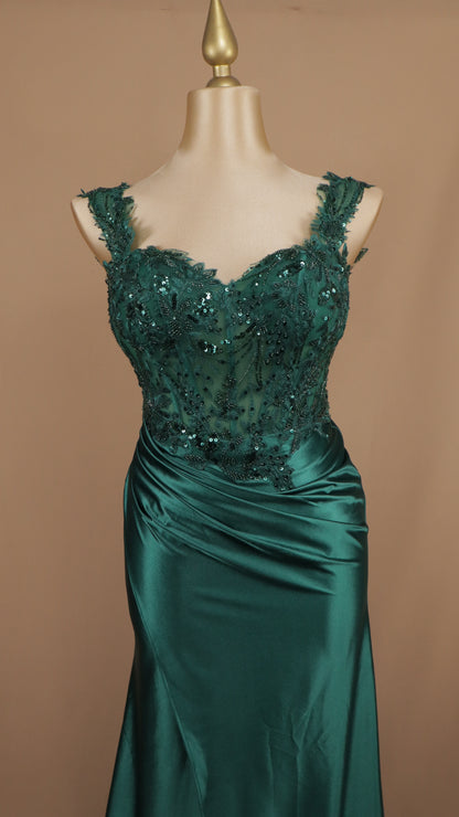 Vestido largo plus size con aplicación y corset