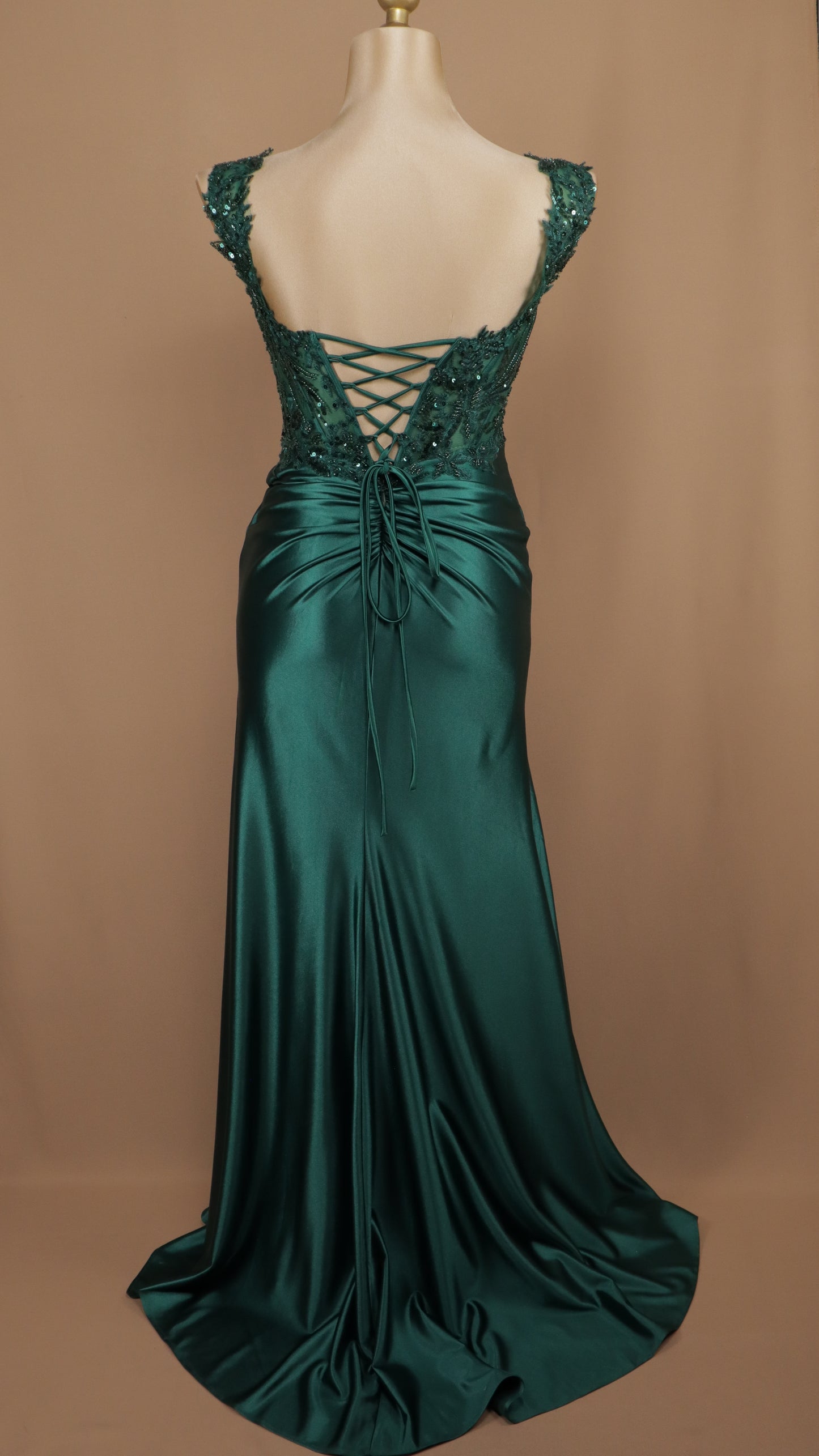 Vestido largo plus size con aplicación y corset