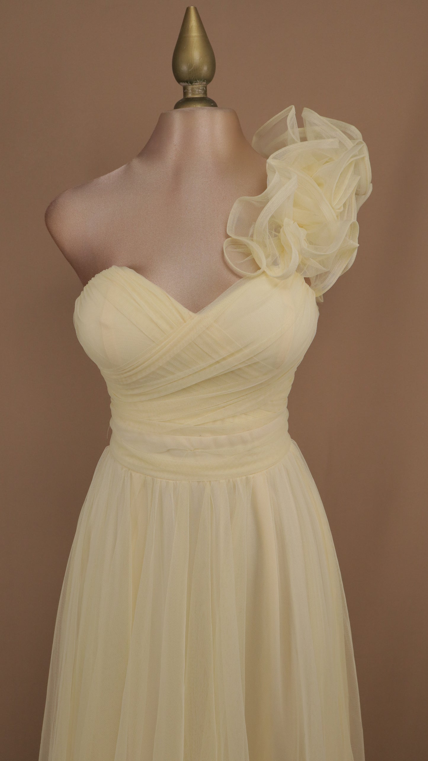Vestido largo de tul con escote corazón