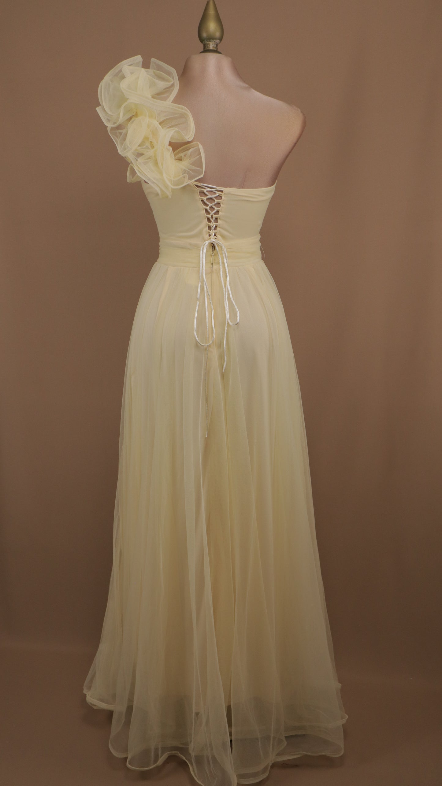 Vestido largo de tul con escote corazón