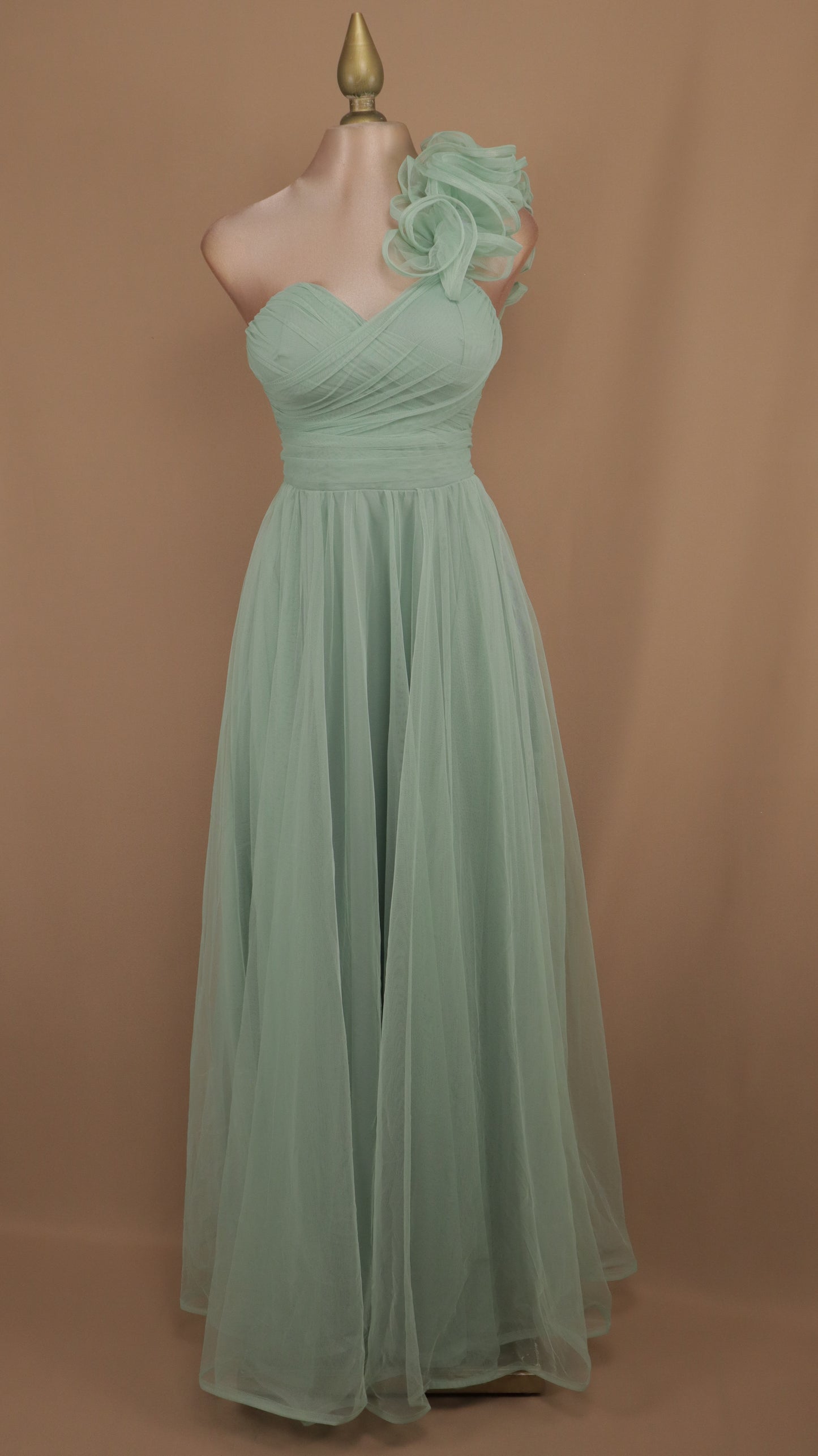 Vestido largo de tul con escote corazón