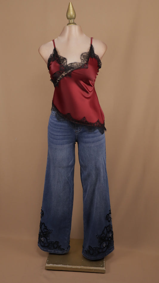 Pantalón de mezclilla bordado con aplicación