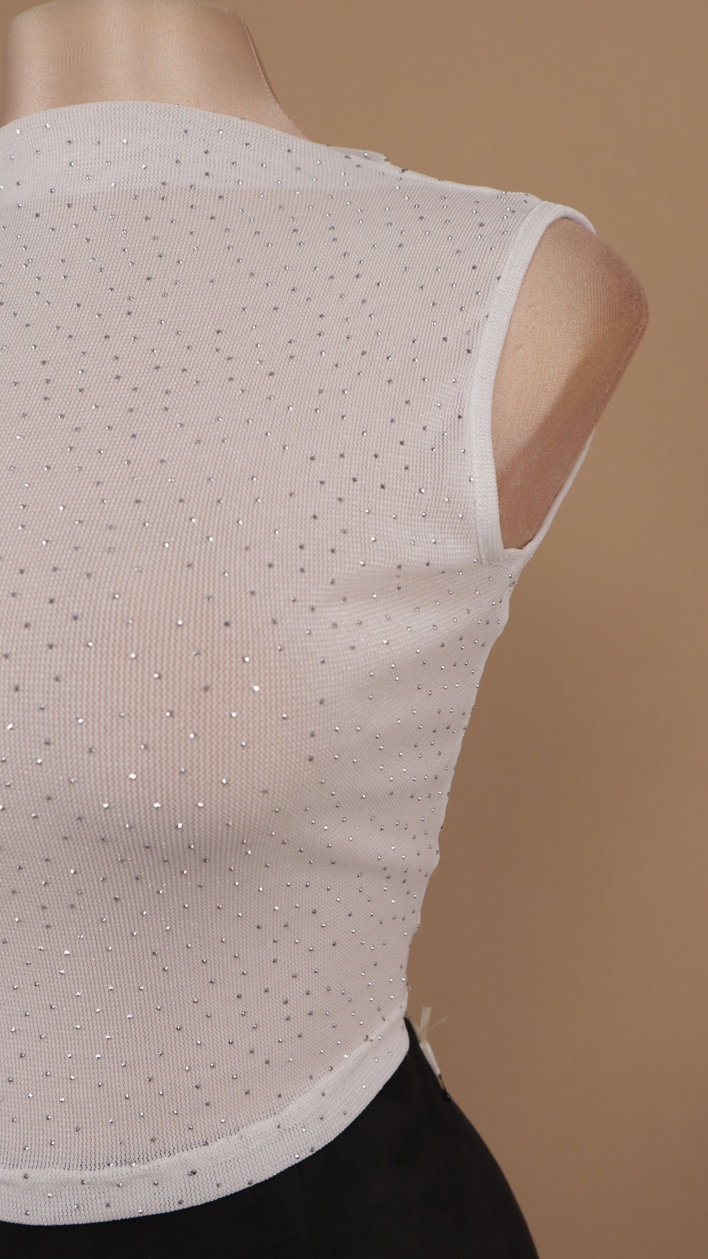 Crop tipo cuello halter con pedrería plata