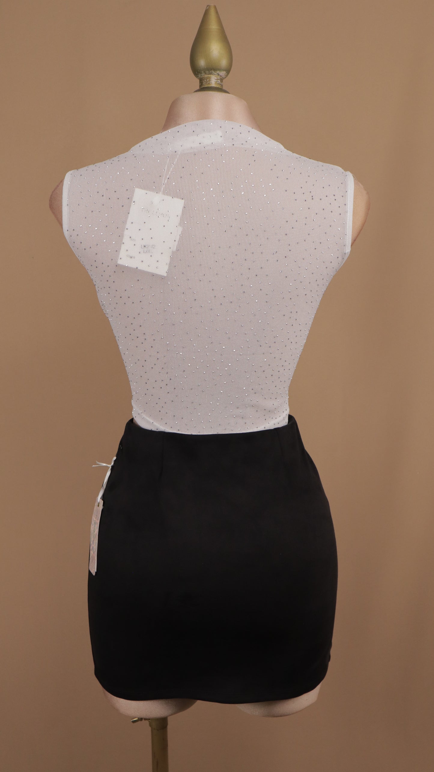 Crop tipo cuello halter con pedrería plata