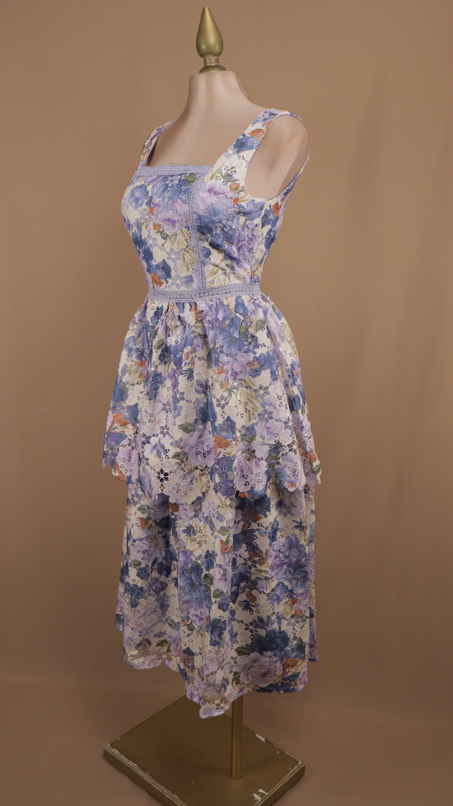 Vestido midi estampado de encaje
