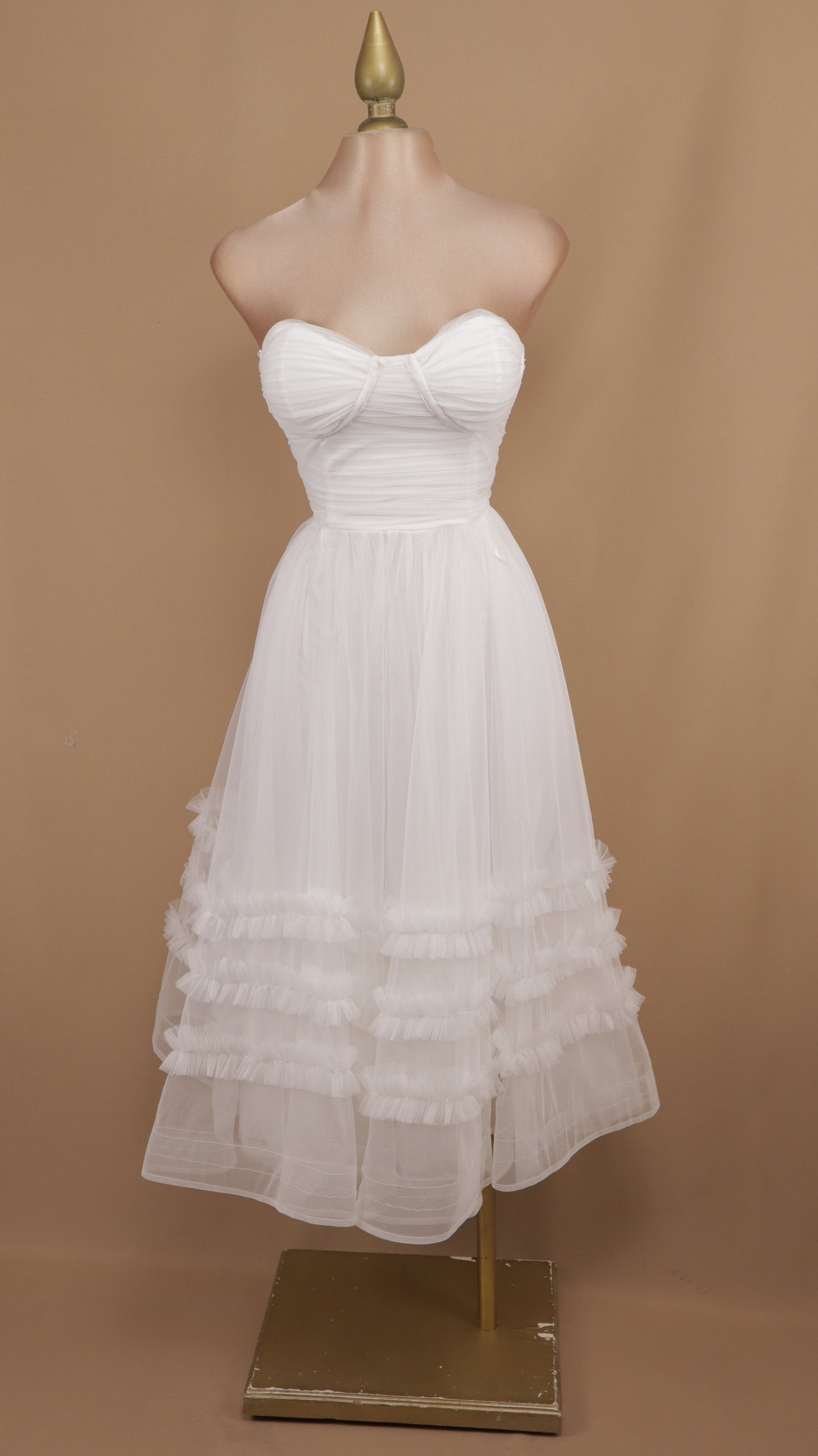 Vestido midi estraple de tul