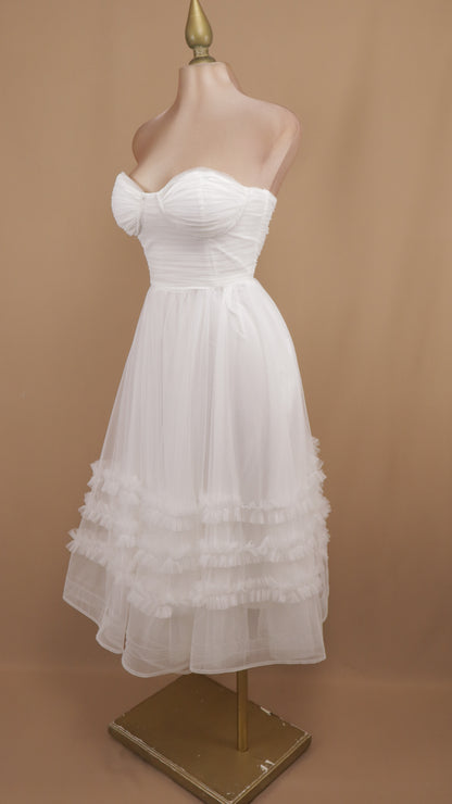 Vestido midi estraple de tul