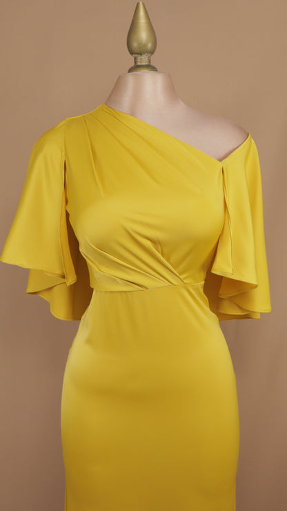 Vestido largo satín con capa