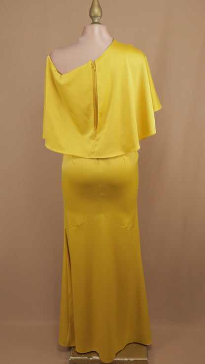 Vestido largo satín con capa