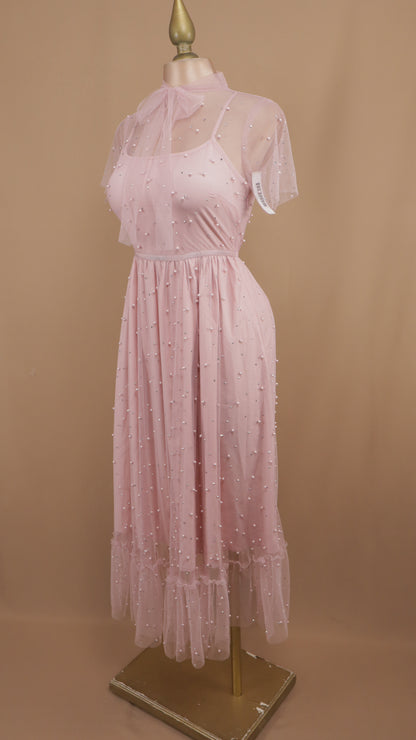 Vestido midi con perlas y manga de tul