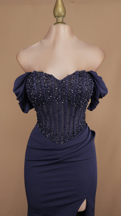 Vestido largo al hombro con aplicación y corte sirena (Copia)