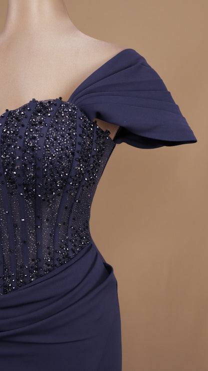 Vestido largo al hombro con aplicación y corte sirena (Copia)