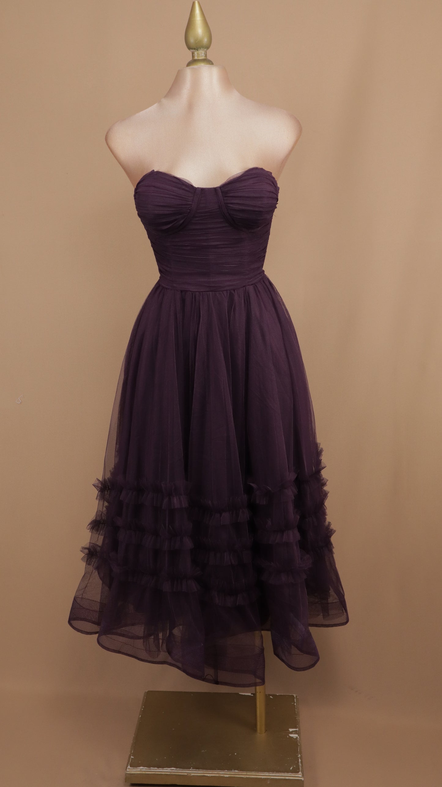 Vestido midi estraple de tul