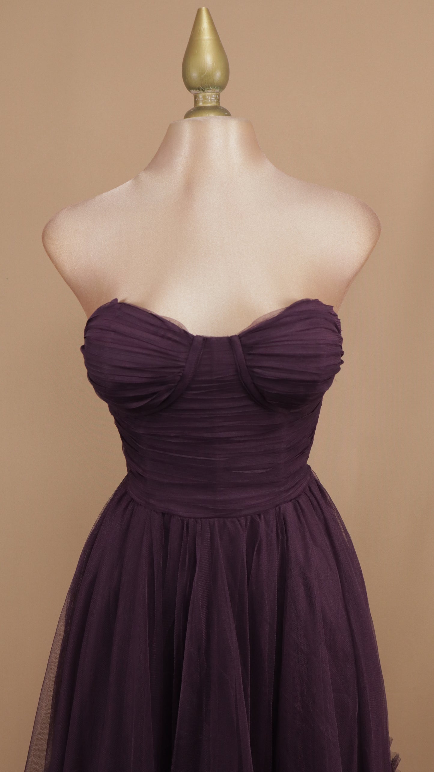 Vestido midi estraple de tul