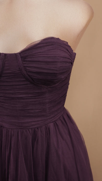 Vestido midi estraple de tul