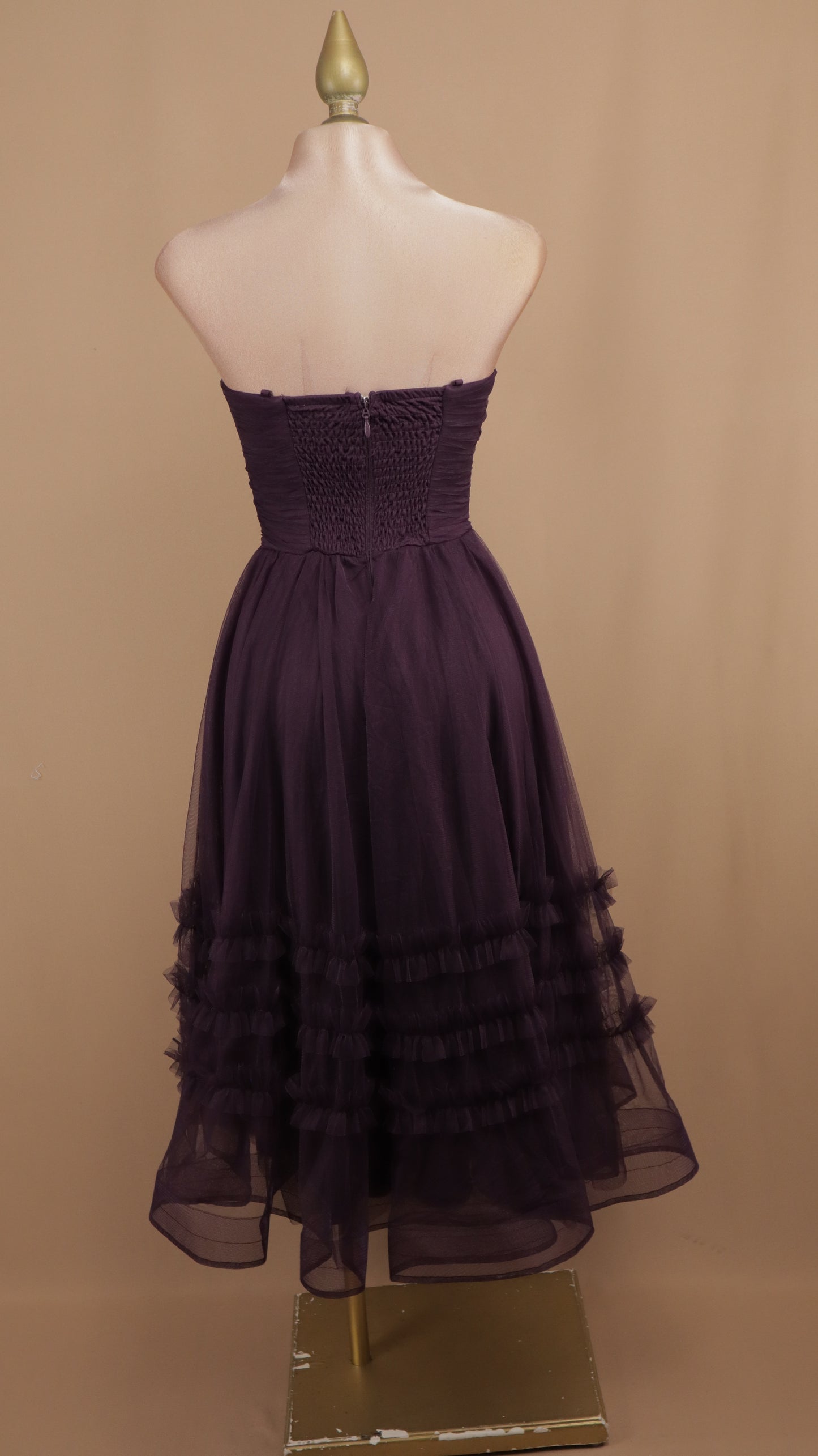 Vestido midi estraple de tul