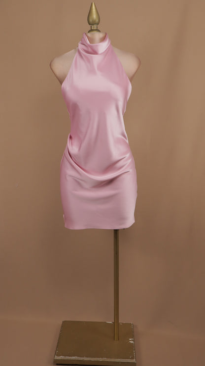 Vestido corto cuello halter satinado