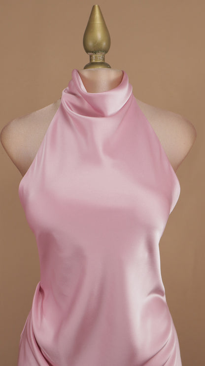 Vestido corto cuello halter satinado