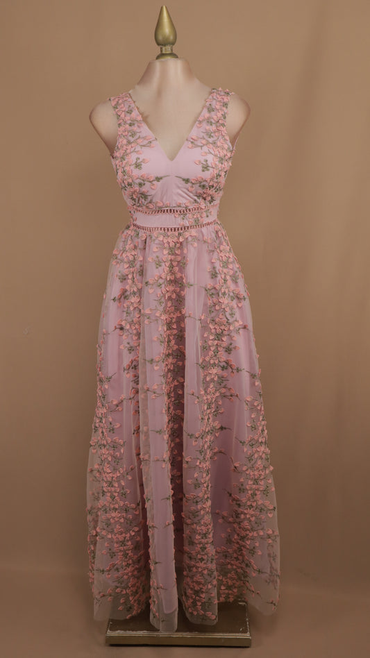 Vestido maxi con bordado y escote en V