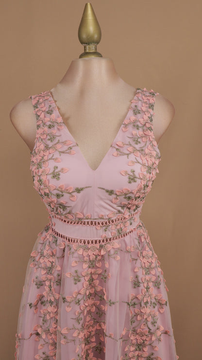 Vestido maxi con bordado y escote en V