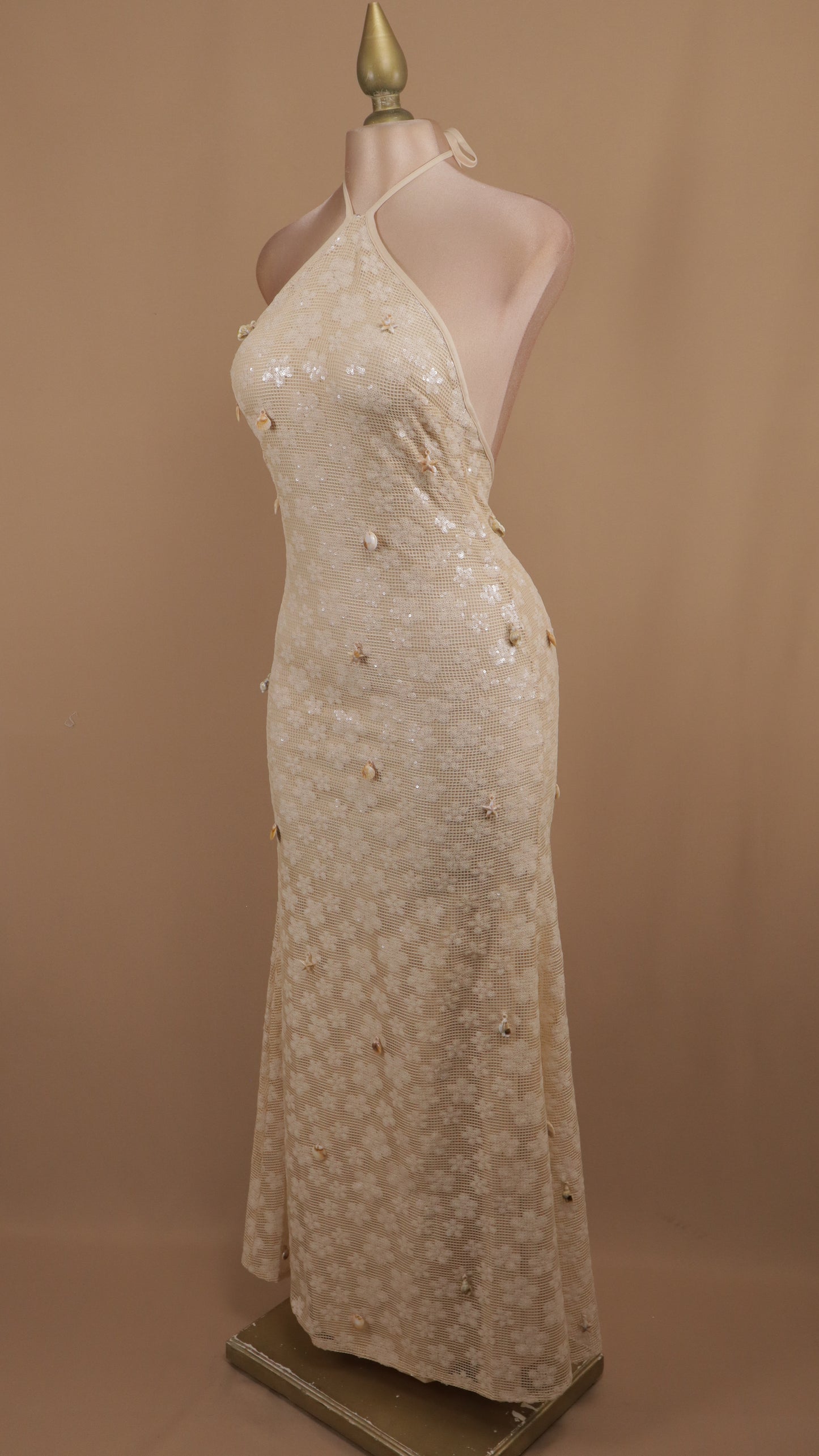 Vestido largo cuello halter con maya y piedras del mar