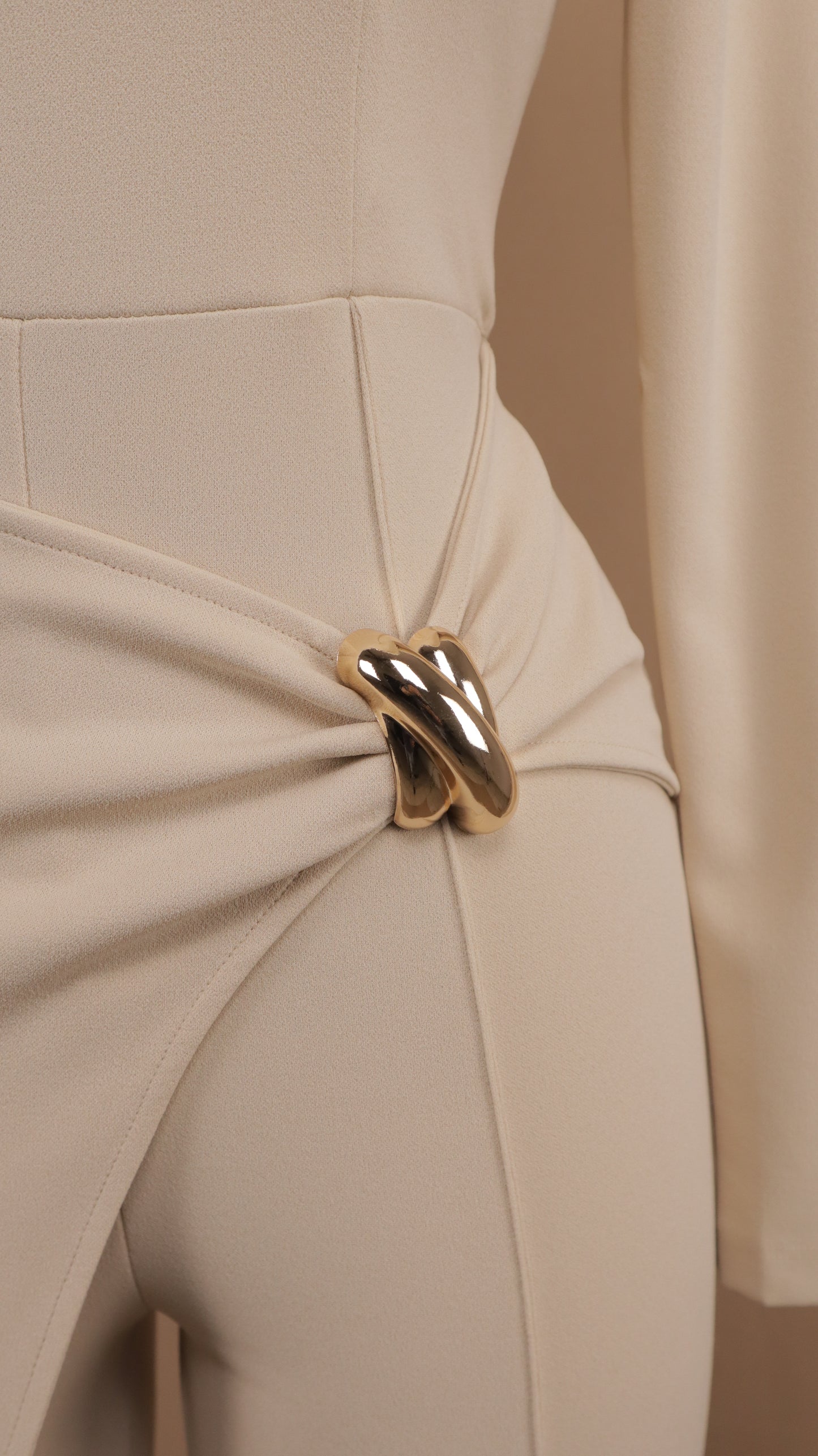 Palazzo manga larga con escote en busto