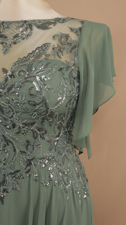 Vestido largo extra con manga y aplicación