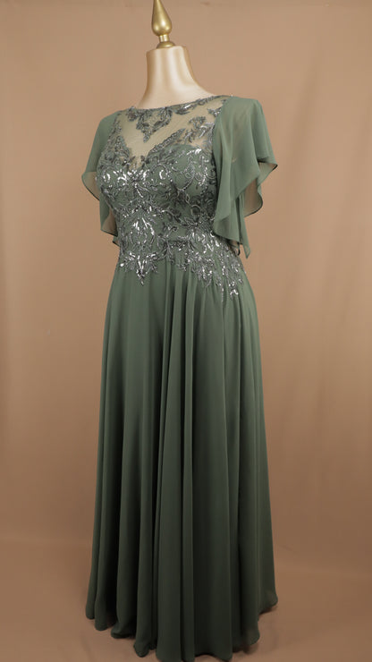 Vestido largo extra con manga y aplicación