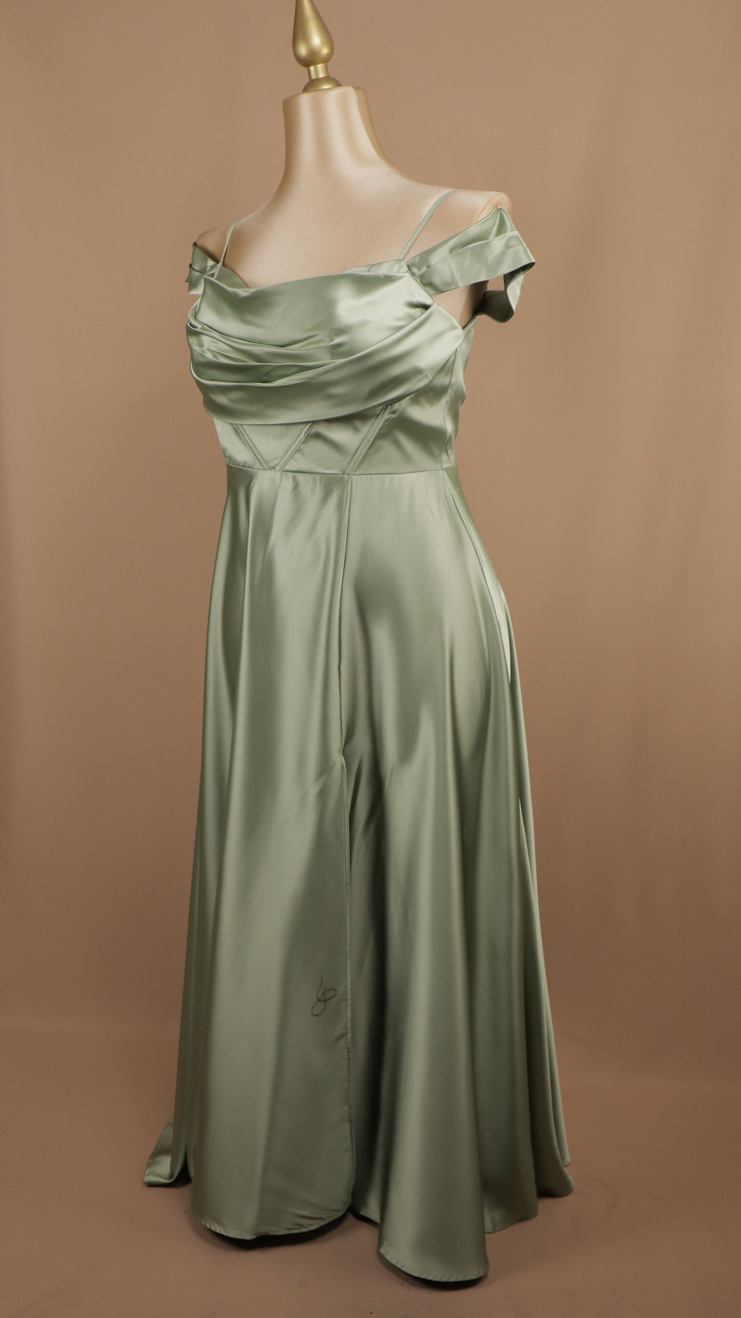 Vestido largo talla extra al hombro con abertura en pierna