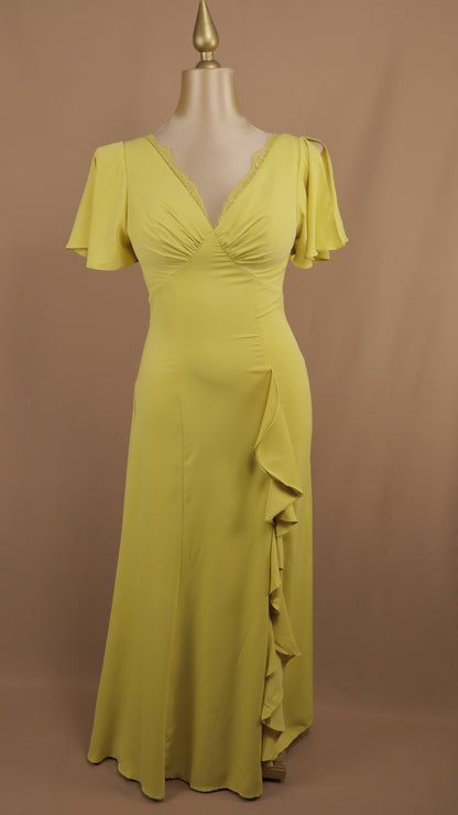 Vestido plus size escote en V con escarola en falda