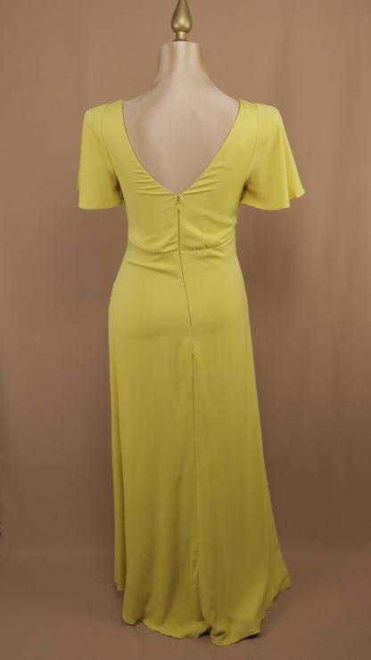 Vestido plus size escote en V con escarola en falda