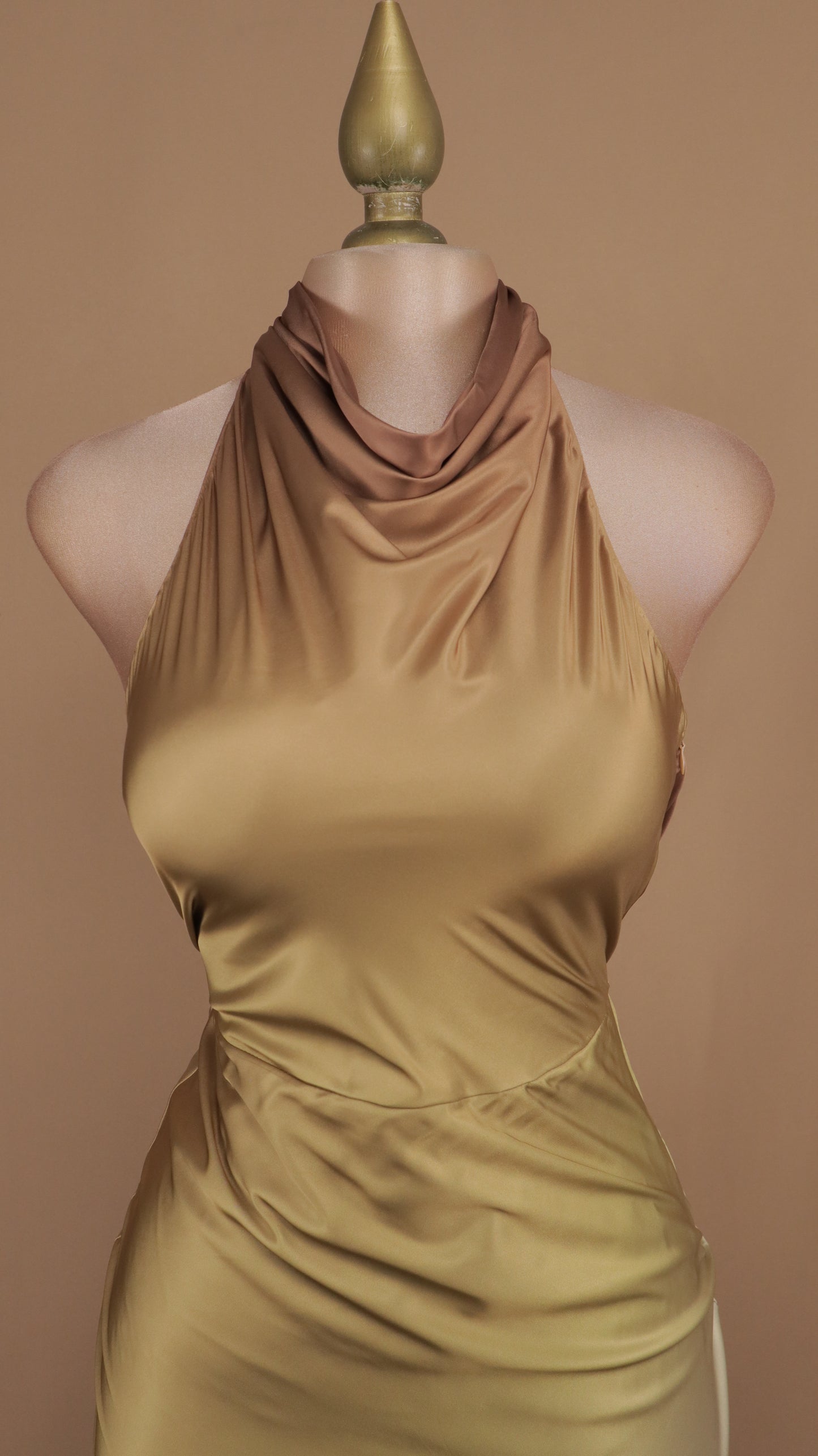 Vestido largo cuello halter marmoleado