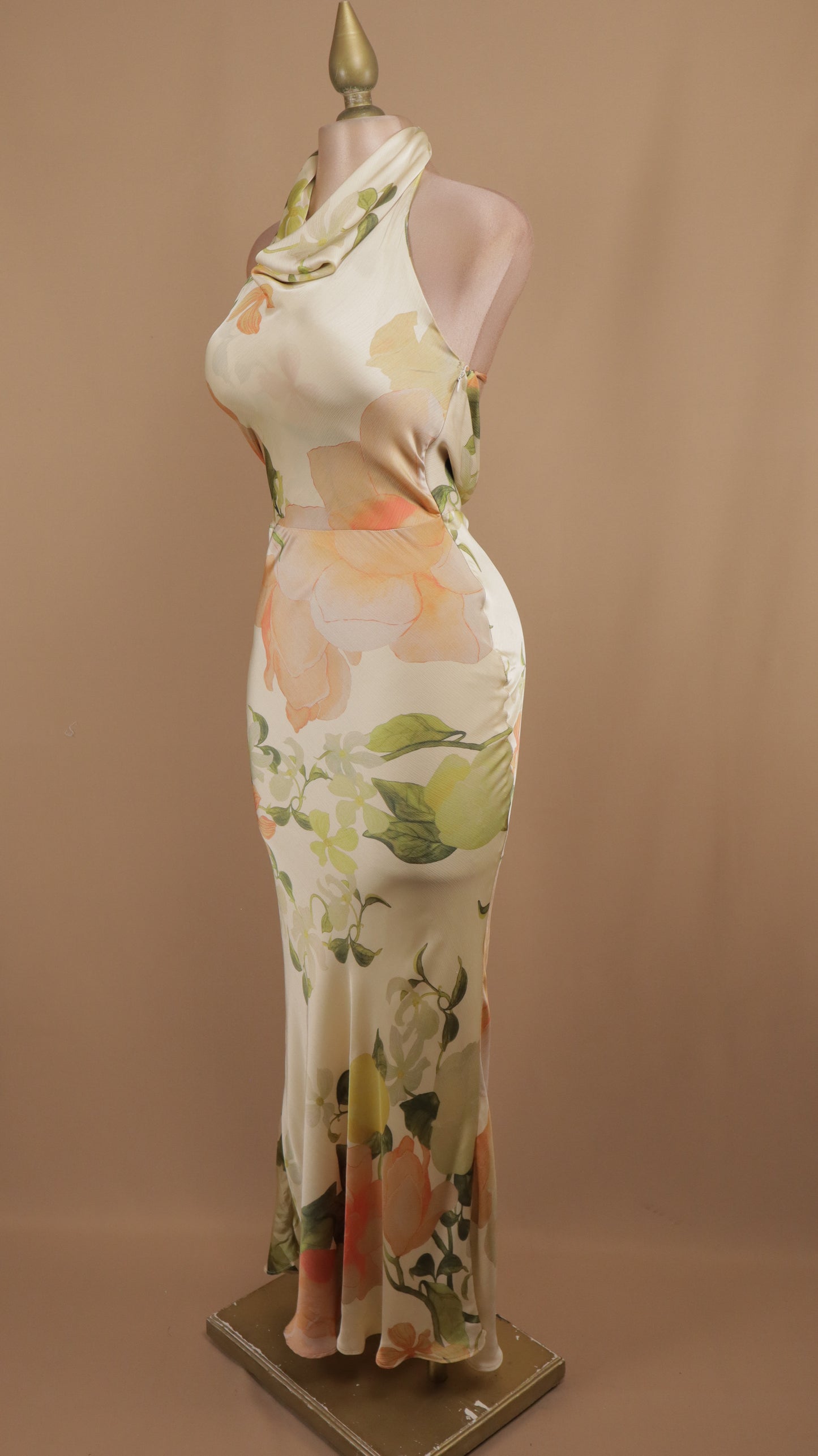 Vestido largo cuello halter estampado