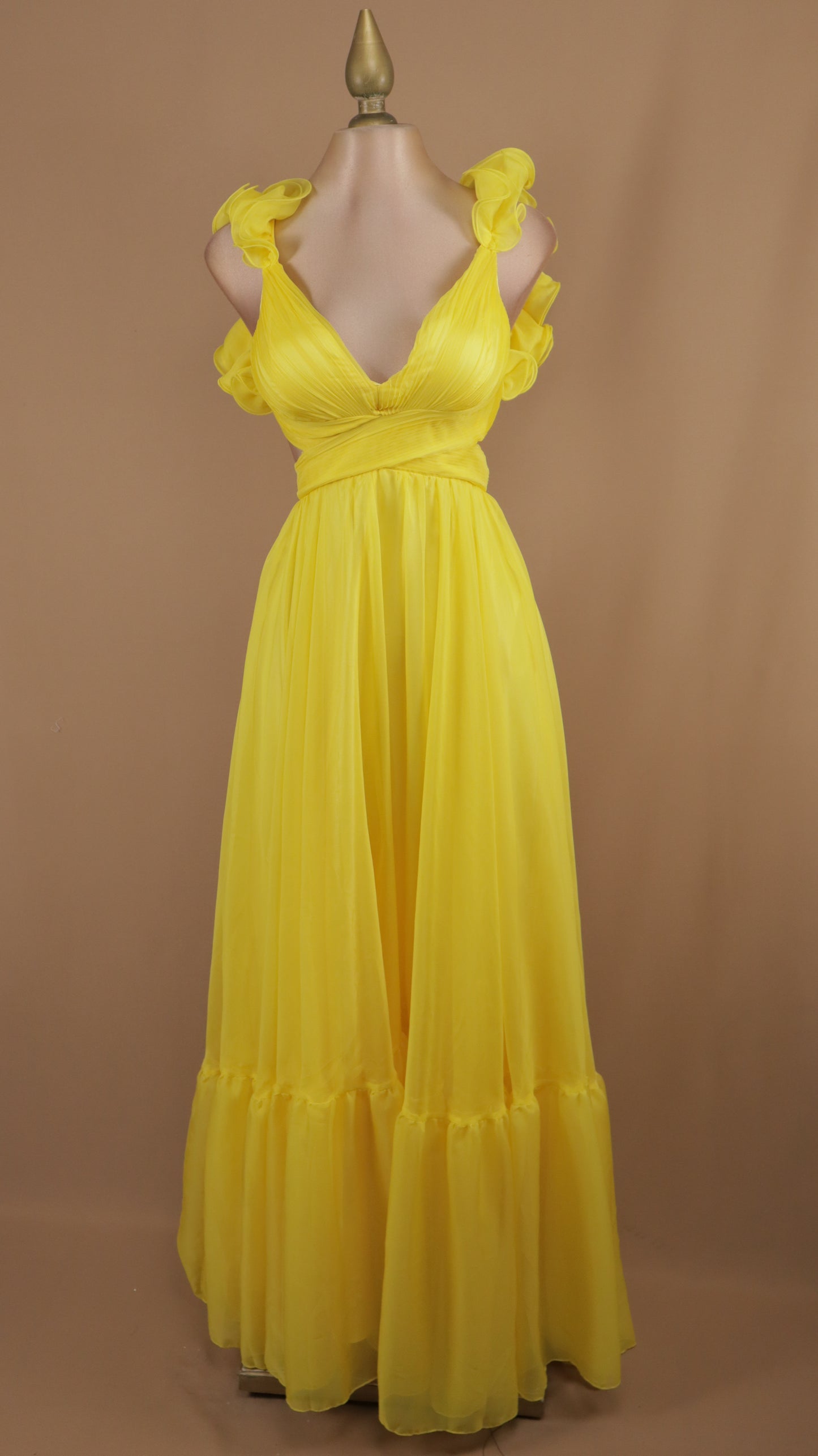 Vestido largo escarola con escote