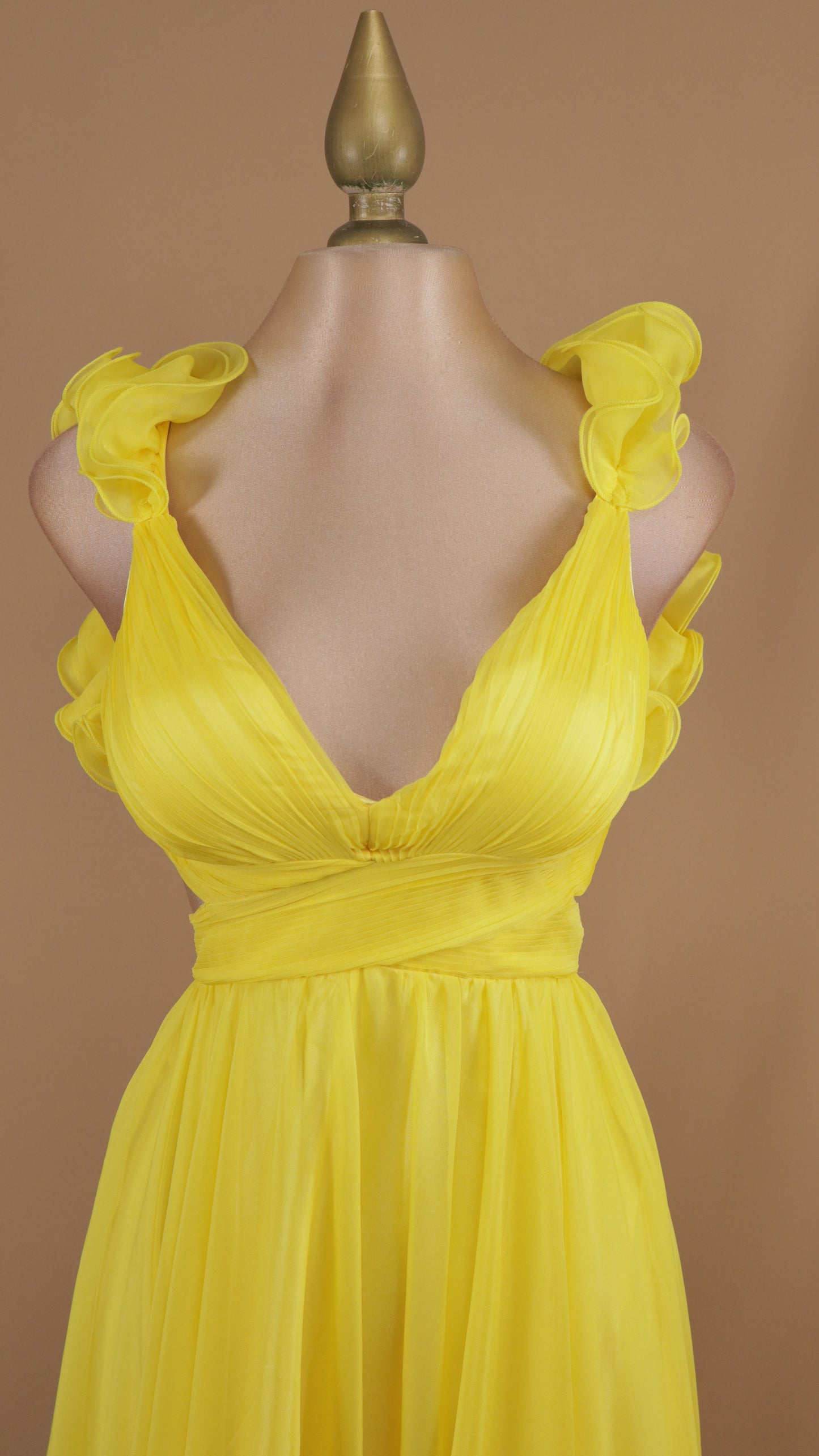 Vestido largo escarola con escote