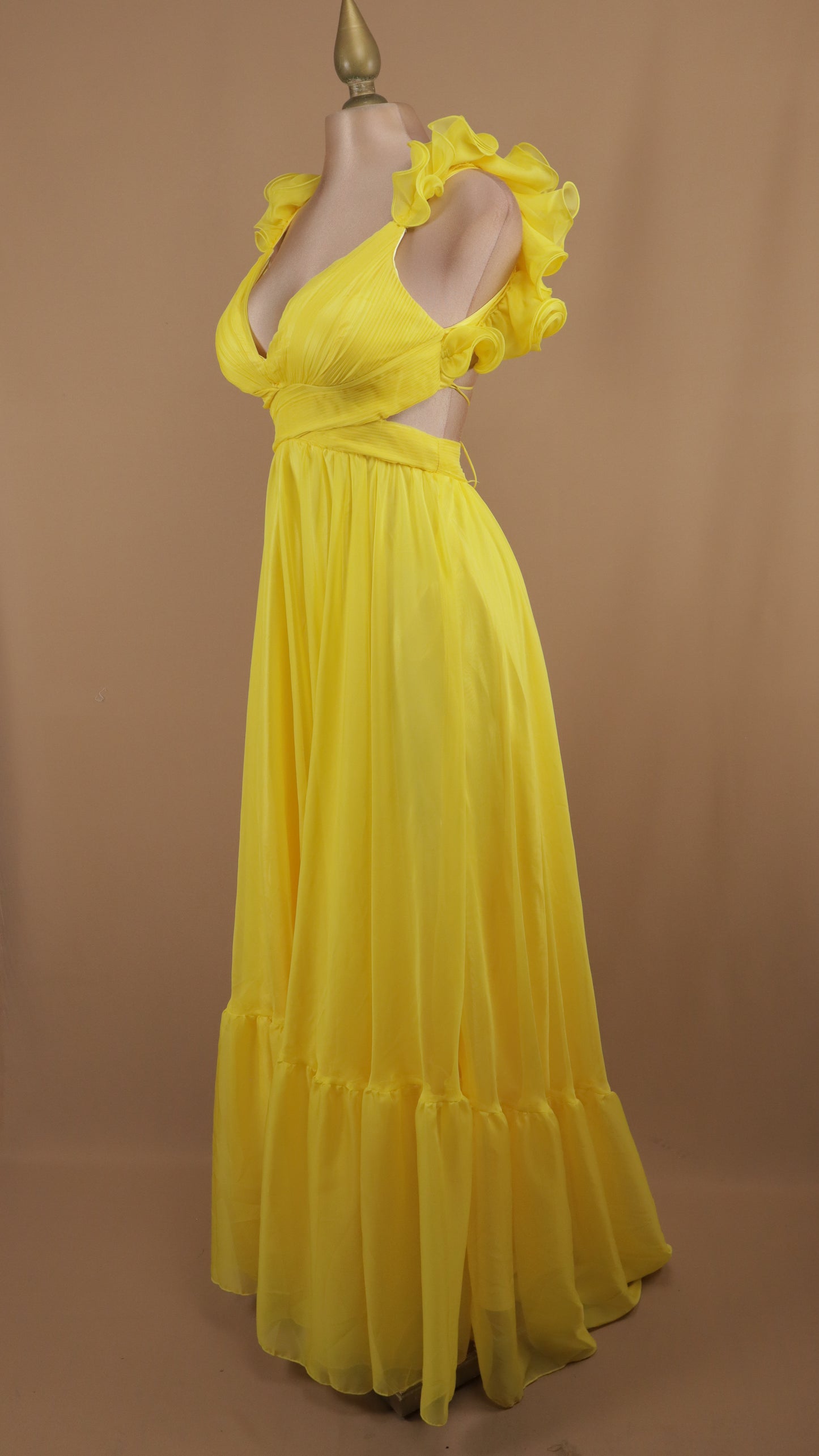 Vestido largo escarola con escote