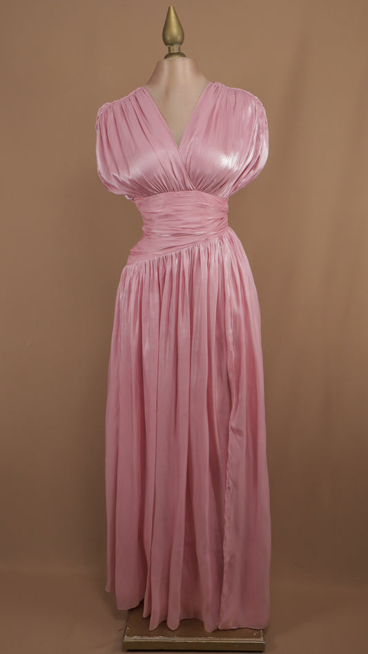 Vestido largo plisado con escote en V
