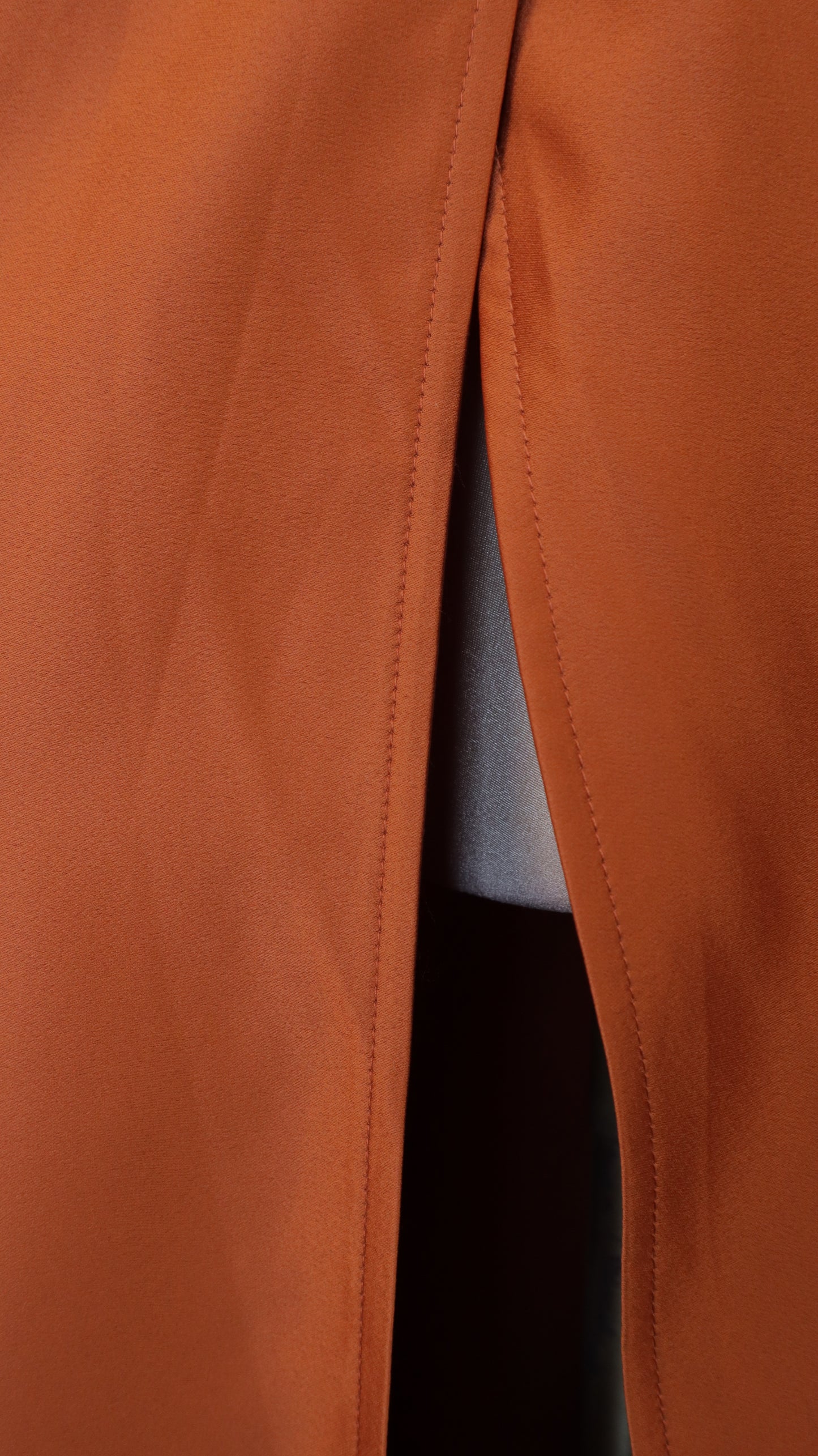 Vestido largo línea A con escote en la espalda