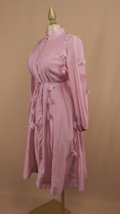 Vestido midi manga larga con aplicación en 3D