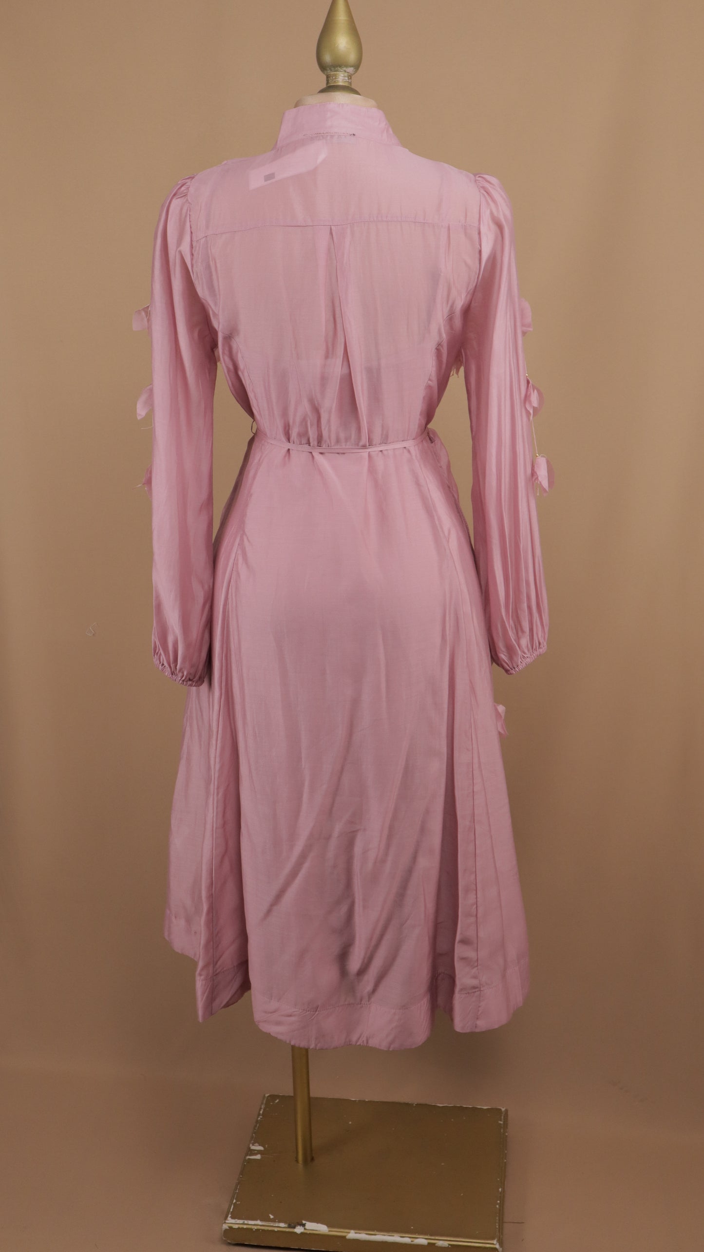 Vestido midi manga larga con aplicación en 3D