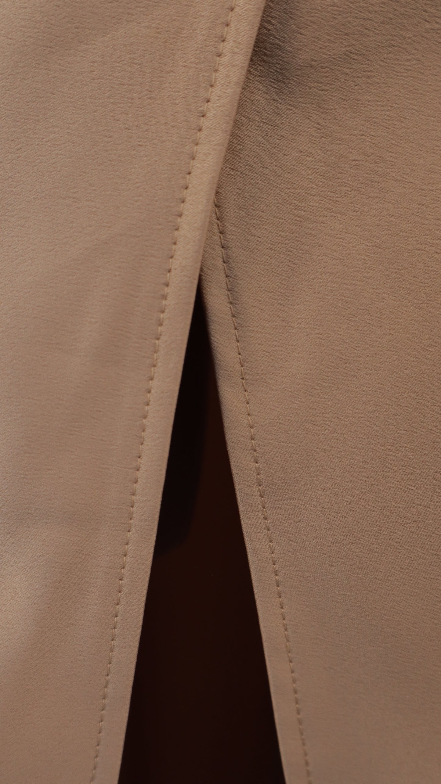 Vestido largo línea A con escote en la espalda