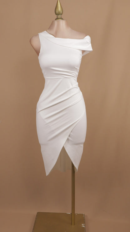 Vestido midi asimétrico con pliegues