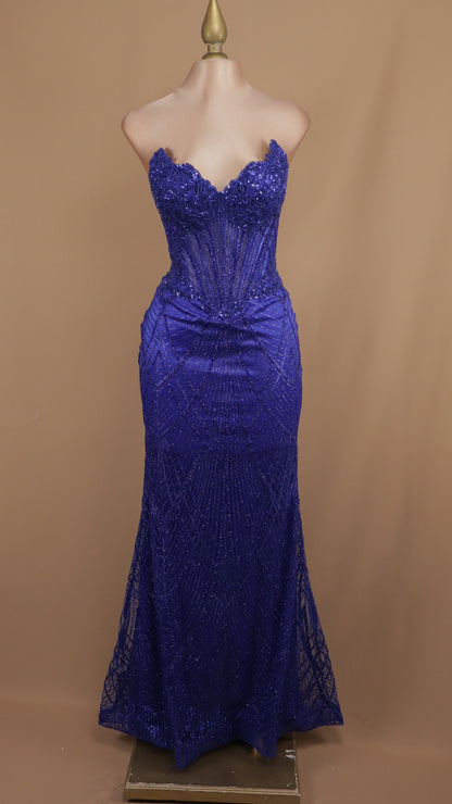 Vestido largo de graduación straple con aplicación